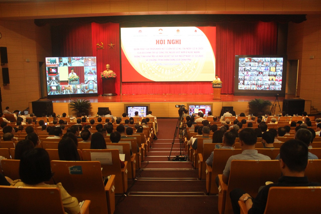 Quán triệt, triển khai Kết luận của Bộ Chính trị về công tác người Việt Nam ở nước ngoài