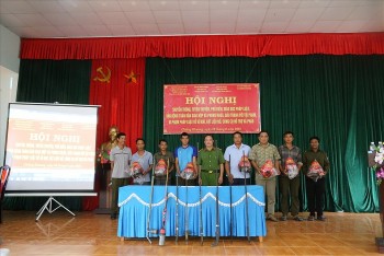 van dong nguoi dan vung bien gioi giao nop vu khi vat lieu no