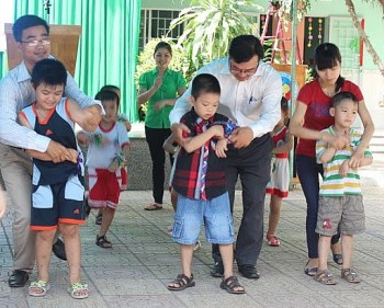 Tổ chức AI (Hà Lan) hỗ trợ trẻ em, người cao tuổi, người khuyết tật tại Đà Nẵng