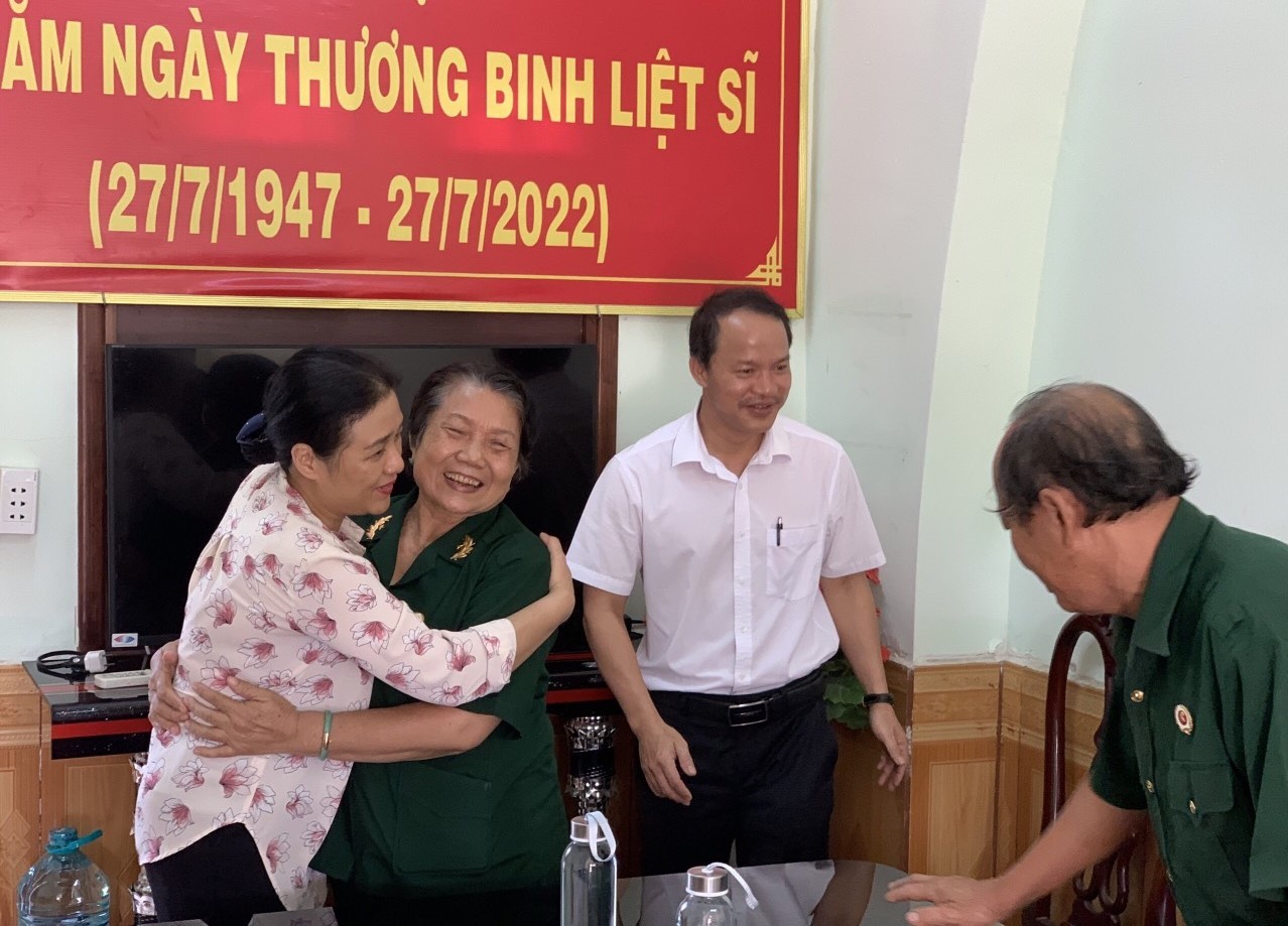 Chủ tịch VUFO Nguyễn Phương Nga thăm tặng quà thương, bệnh binh tại Bà Rịa – Vũng Tàu