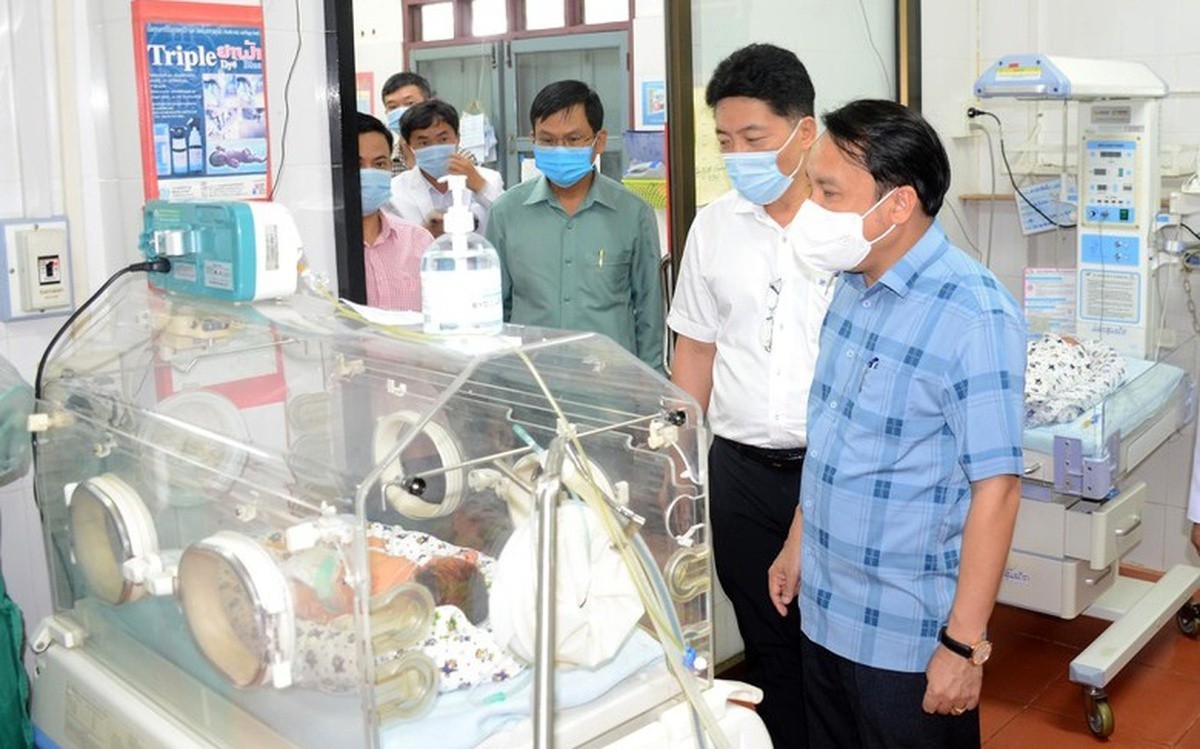 Thắt chặt tình đoàn kết giữa 2 tỉnh Nghệ An và Xiêng Khoảng (Lào) thông qua hợp tác, hỗ trợ về y tế