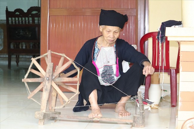 Độc đáo nghề dệt truyền thống của người Dao họ