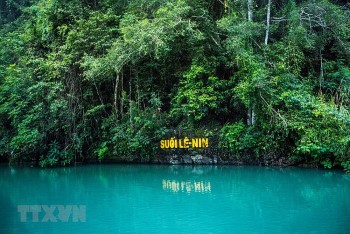 chu tich ho chi minh voi cao bang