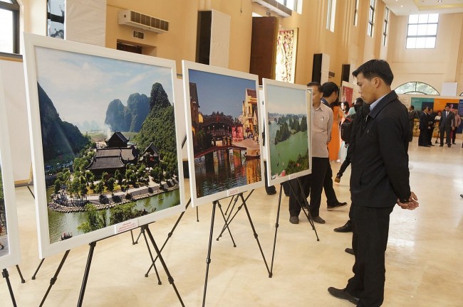 Triển lãm "Đặc trưng văn hóa vùng biên giới và tình đoàn kết hữu nghị Việt - Lào"
