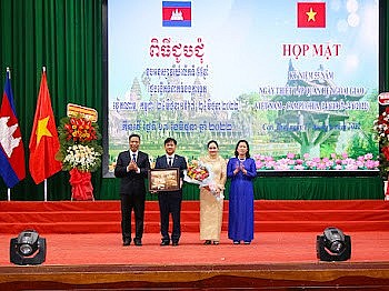 Cần Thơ: Tình hữu nghị, đoàn kết với nhân dân Campuchia là yếu tố đối ngoại quan trọng Cần Thơ: Tình hữu nghị, đoàn kết với nhân dân Campuchia là yếu tố đối ngoại quan trọng