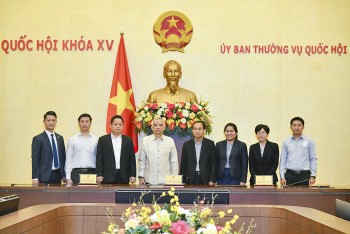 Đoàn đại biểu Quốc hội Lào tham quan nhà Quốc hội Việt Nam