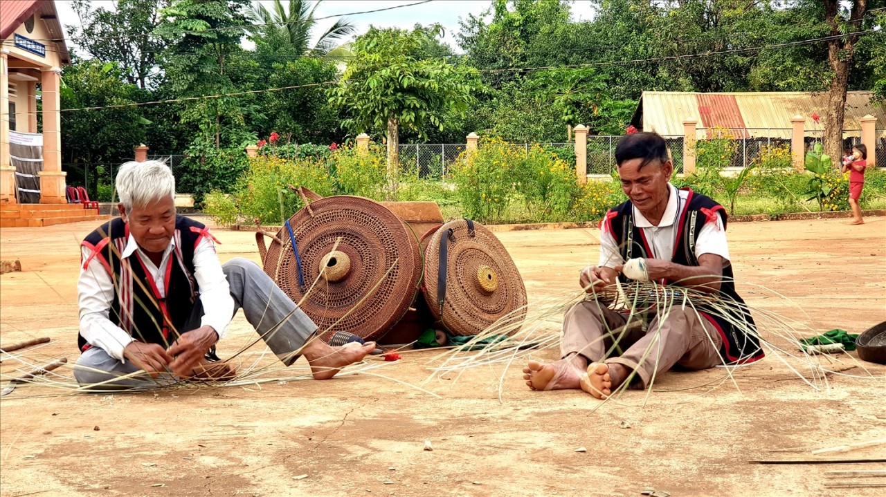 Dân làng Mit Jep có nghề