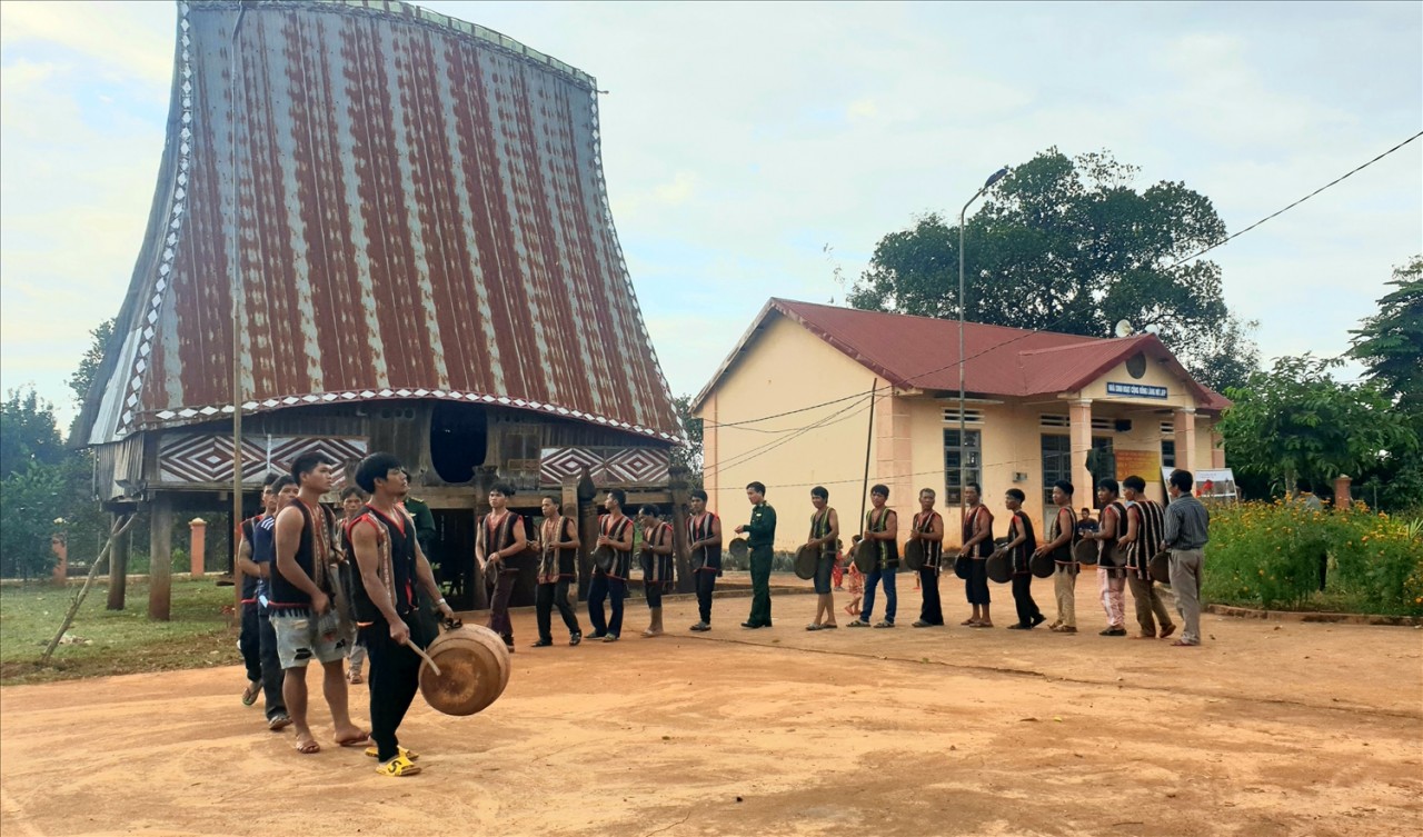 Dân làng Mit Jep có nghề