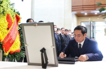 Thủ tướng Phạm Minh Chính ghi sổ tang tưởng niệm cựu Thủ tướng Nhật Bản Abe Shinzo