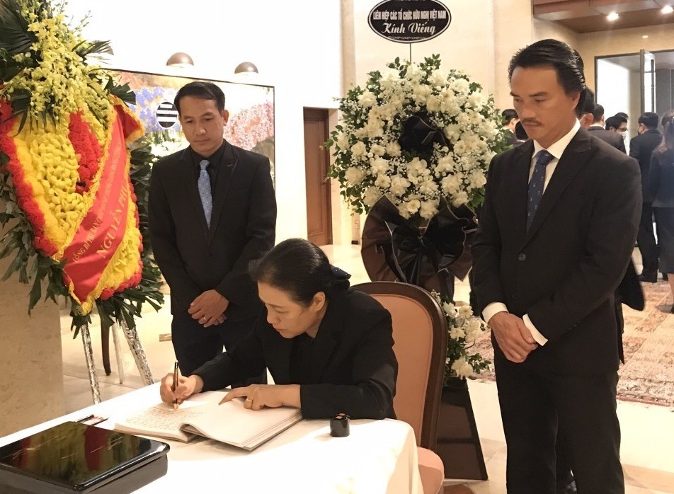 Đại sứ Nguyễn Phương Nga: “Trân trọng những đóng góp của ngài Abe Shinzo với hòa bình thế giới” Đại sứ Nguyễn Phương Nga: “Trân trọng những đóng góp của ngài Abe Shinzo với hòa bình thế giới”