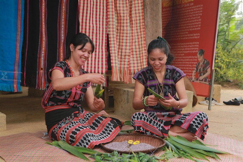 Bánh “tình yêu” của đồng bào Tà Ôi Bánh “tình yêu” của đồng bào Tà Ôi