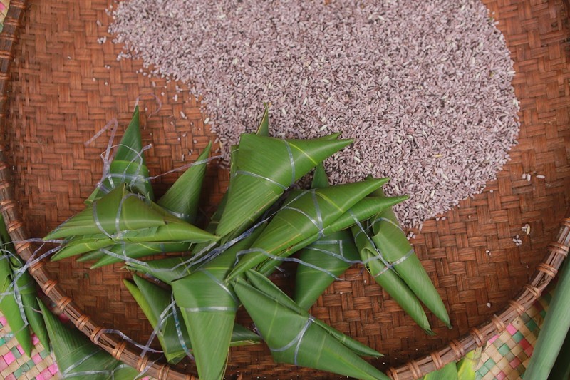 Bánh “tình yêu” của đồng bào Tà Ôi Bánh “tình yêu” của đồng bào Tà Ôi