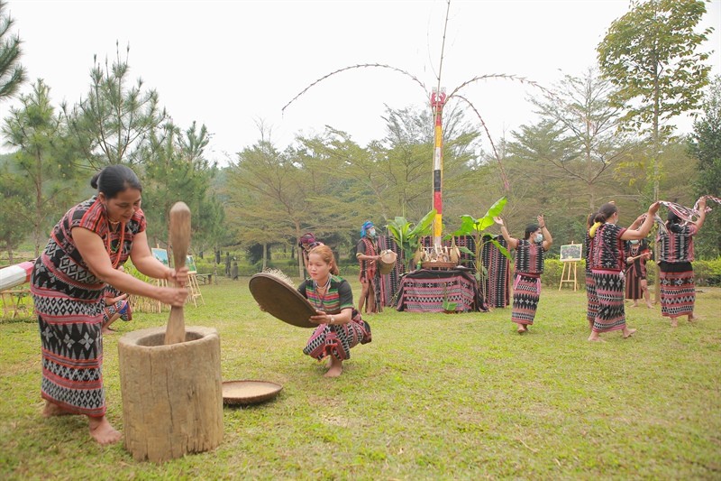 Bánh “tình yêu” của đồng bào Tà Ôi