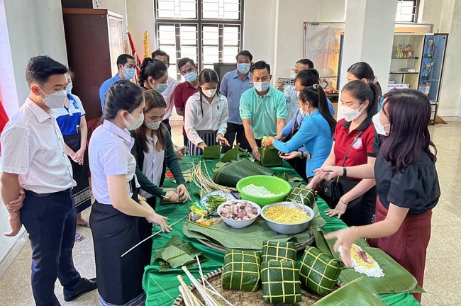 Samaki... Việt - Lào!