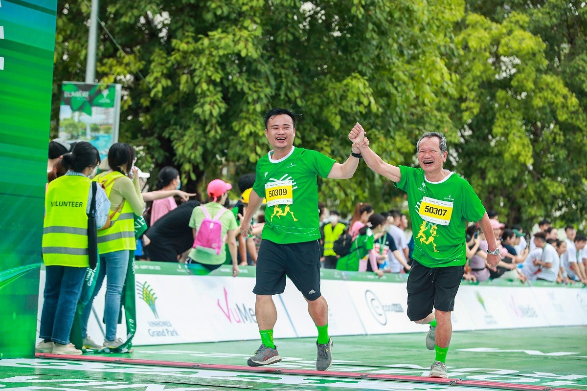 Tại “Vinhomes - Happy Run 2022” tinh thần thể thao có ở mọi lứa tuổi.