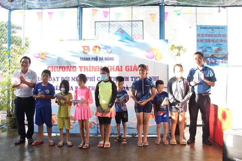 Đà Nẵng: Tổ chức các lớp dạy bơi miễn phí cho trẻ em