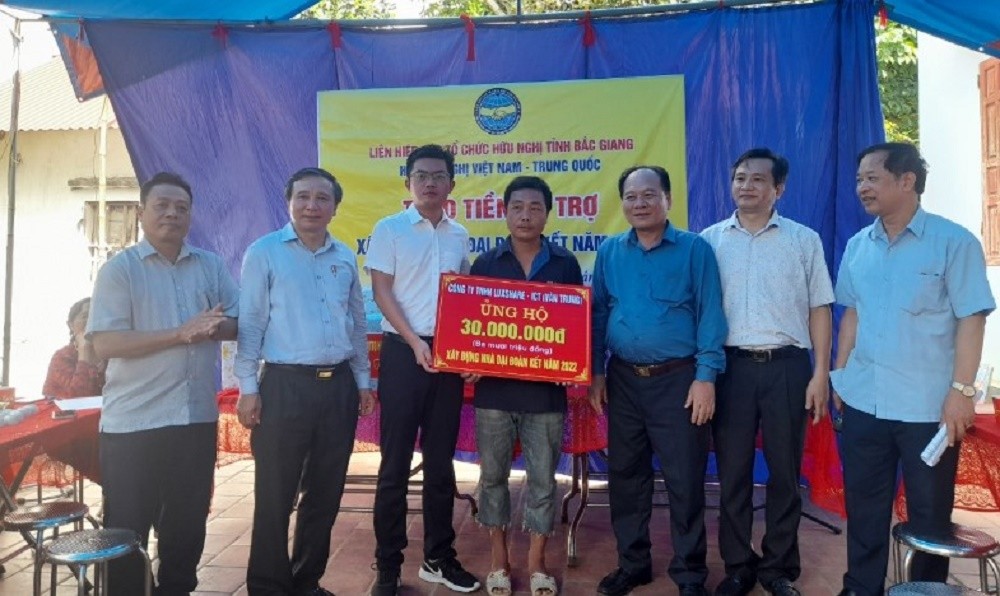 Liên hiệp các tổ chức hữu nghị tỉnh Bắc Giang viếng nghĩa trang liệt sĩ quân tình nguyện Trung Quốc