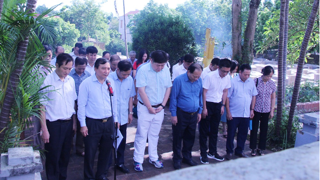 Liên hiệp các tổ chức hữu nghị tỉnh Bắc Giang viếng nghĩa trang liệt sĩ quân tình nguyện Trung Quốc