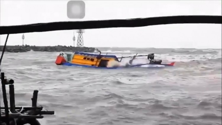Bình Thuận: 18 lao động trên tàu cá đang mất liên lạc ở vùng biển Phú Quý