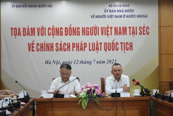 Tiếp thu những tâm tư của bà con kiều bào tại Cộng hoà Séc về quốc tịch