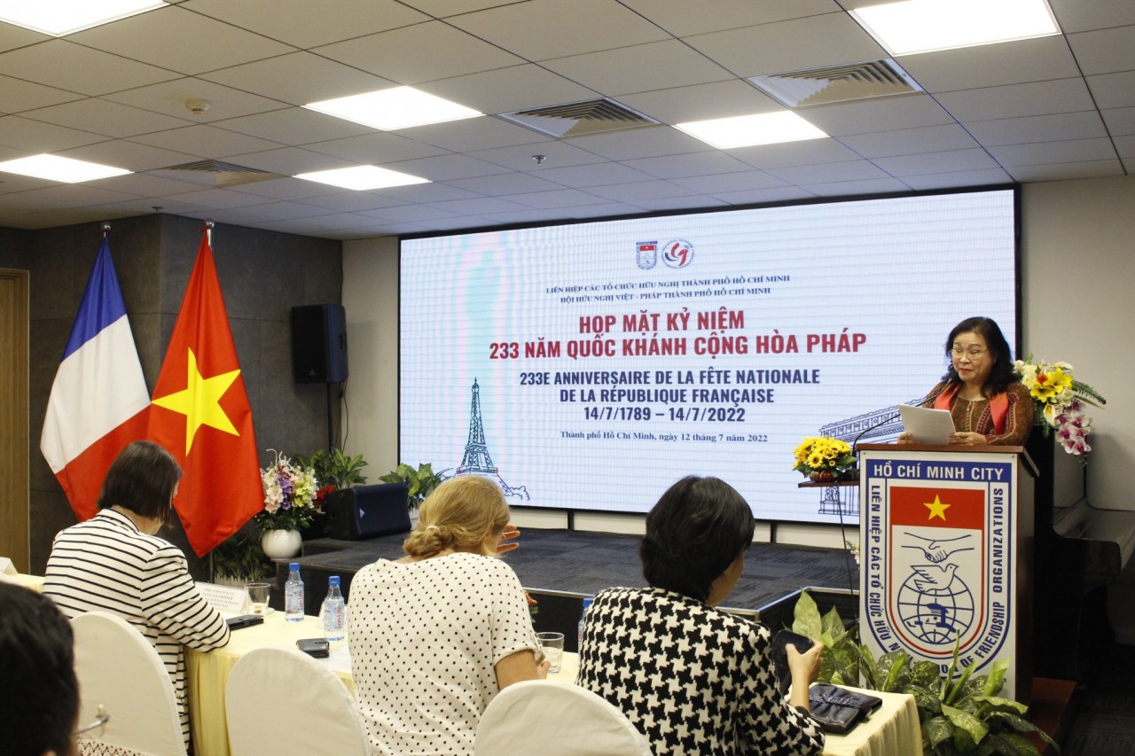 PGS.TS BS Nguyễn Thị Ngọc Dung - chủ tịch Hội Hữu nghị Việt Nam - Pháp TP.HCM phát biểu mở đầu sự kiện