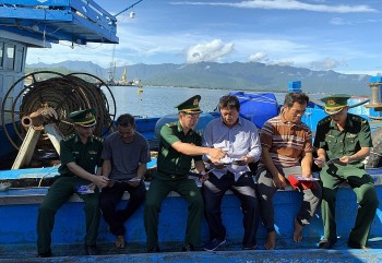 80 ngư dân Huế được phổ biến khai thác thủy sản vùng biển được cấp phép