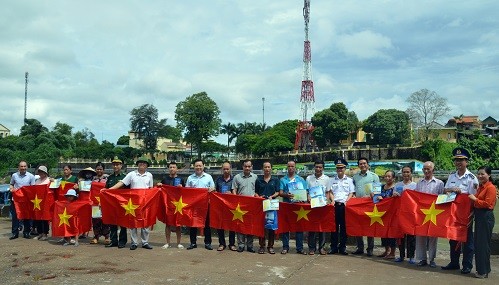 Vùng Cảnh sát biển 1 đồng hành với ngư dân Quảng Ninh - Biển đảo 24h