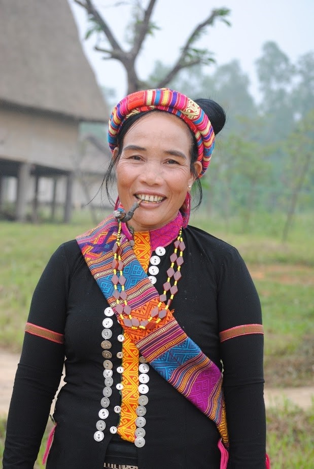 Hài hoà sắc phục của người Bru-Vân Kiều Hài hoà sắc phục của người Bru-Vân Kiều