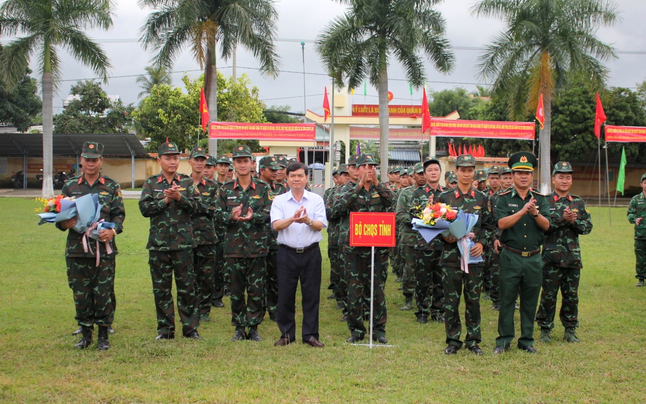 Tỉnh Kon Tum tổ chức lễ xuất quân tham gia diễn tập phòng thủ dân sự tại tỉnh Attapư (Lào)