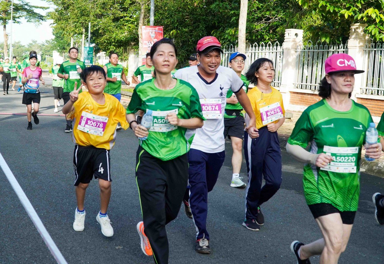 Hậu Giang: Hơn 8.500 người tham chạy Marathon vừa trải nghiệm thiên nhiên miền Tây sông nước