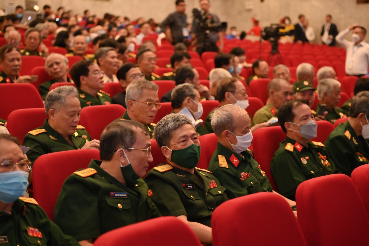 Đại diện các chuyên gia, cựu quân tình nguyện Việt Nam từng công tác, chiến đấu tại Lào 