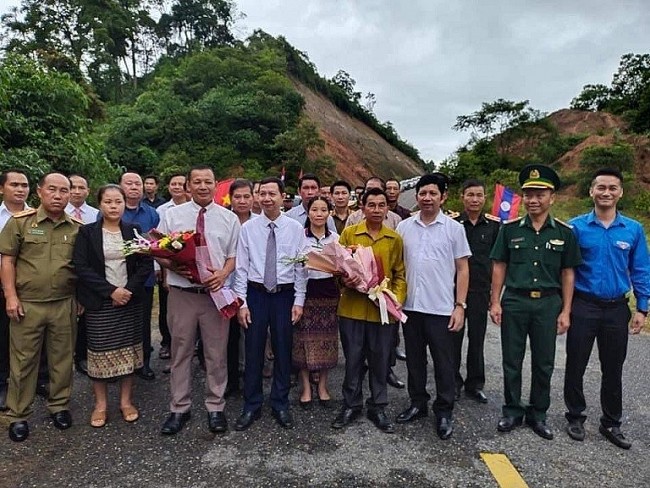 Nhiều hoạt động thắm tình hữu nghị Việt Nam - Lào nơi biên giới