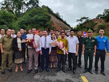 Nhiều hoạt động thắm tình hữu nghị Việt Nam - Lào nơi biên giới