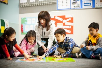 Bé vừa học vừa chơi cùng với POPS Kids