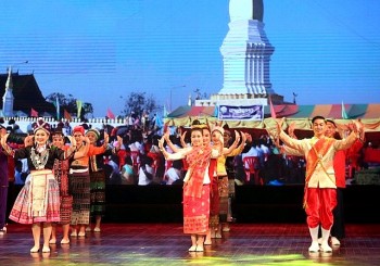 Tình nghĩa Việt - Lào mãi mãi bền vững hơn núi, hơn sông