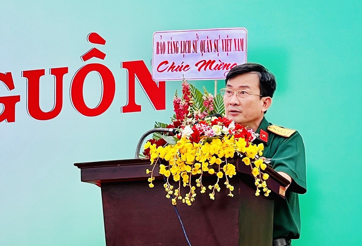 Đại tá Lê Minh Quang, Phó chủ nhiệm Chính trị Quân khu 9 phát biểu khai mạc.