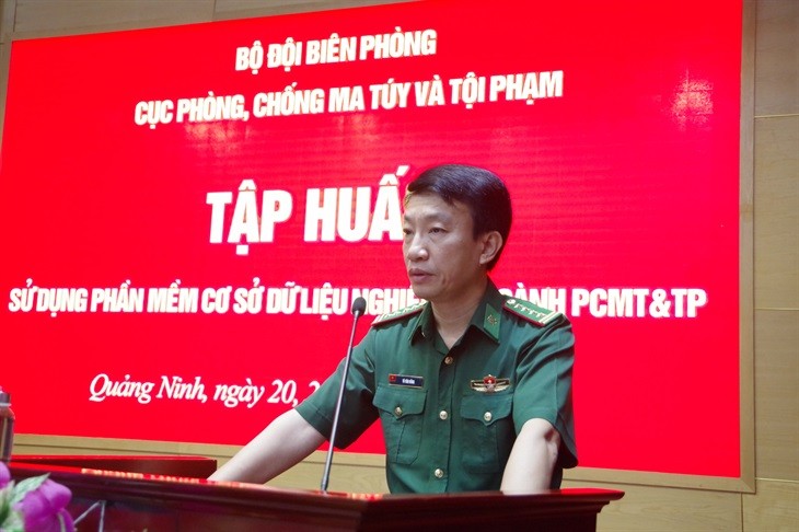 Đại tá Tô Văn Đồng, Phó Chỉ huy trưởng nghiệp vụ BĐBP tỉnh Quảng Ninh phát biểu tại buổi khai mạc tập huấn. Ảnh: Quang Anh