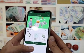 Người dân cần cảnh giác với hình thức vay tiền qua ứng dụng trên điện thoại di động Người dân cần cảnh giác với hình thức vay tiền qua ứng dụng trên điện thoại di động