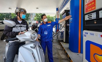 Giá xăng tiếp tục giảm mạnh về sát 25.000 đồng/lít