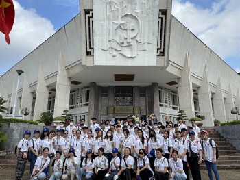 Phát huy ưu thế của kiều bào trẻ trong quảng bá văn hóa Việt Phát huy ưu thế của kiều bào trẻ trong quảng bá văn hóa Việt