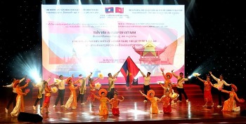 Đà Nẵng: Đoàn nghệ thuật Quốc gia Lào biểu diễn ca ngợi tình hữu nghị, gắn bó keo sơn của hai dân tộc