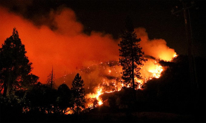 Đám cháy Oak Fire tại hạt Mariposa, bang California, Mỹ ngày 22/7. Ảnh: Reuters.