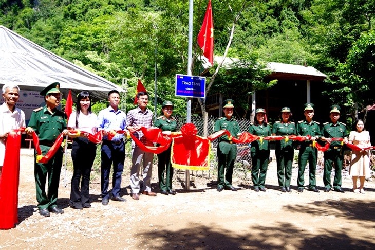 Đưa vào sử dụng công trình &quot;Ánh sáng vùng biên&quot; cho đồng bào dân tộc ở Quảng Bình | Xã hội | Báo ảnh Dân tộc và Miền núi