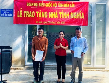 Trao tặng nhà tình nghĩa cho 2 hộ dân tộc thiểu số ở huyện Ea Súp (Đắk Lắk)