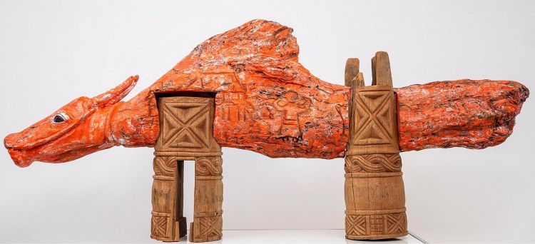 “Trâu tái sinh” - tác phẩm điêu khắc trên gỗ của Lê Ngọc Thuận.