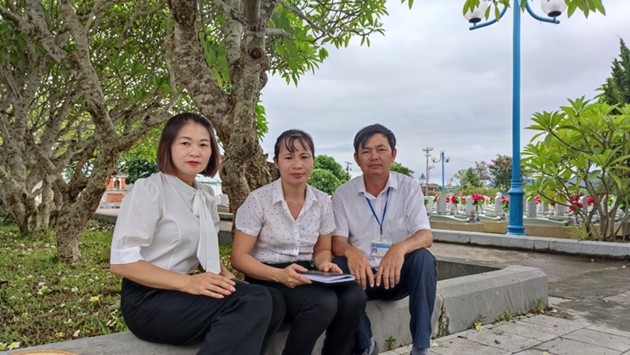 Chuyện cảm động về những nữ thạc sĩ, cử nhân trên nghĩa trang liệt sỹ Việt - Lào