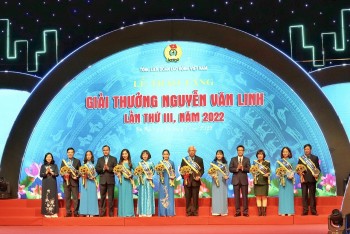 Trao Giải thưởng Nguyễn Văn Linh cho 10 cán bộ công đoàn xuất sắc