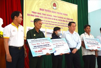 200 hộ dân có hoàn cảnh khó khăn ở Đồng Nai được trao quà tình nghĩa