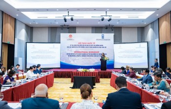 Bảo đảm quyền của các nhóm dễ bị tổn thương trong ứng phó với biến đổi khí hậu Bảo đảm quyền của các nhóm dễ bị tổn thương trong ứng phó với biến đổi khí hậu
