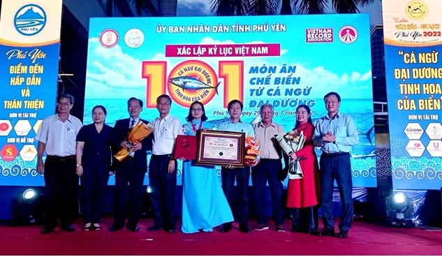 Tổ chức xác lập kỷ lục Việt Nam 101 món ăn từ cá ngừ đại dương Phú Yên